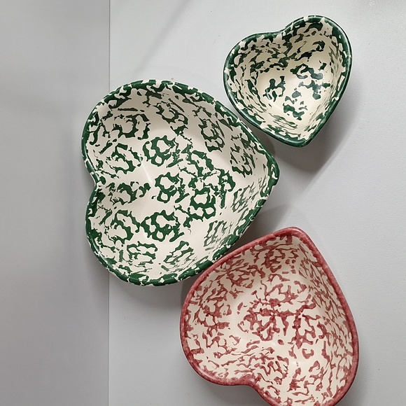 #AEB Country Kitchen servings heart dishes green and pink - Picture 2 of 9